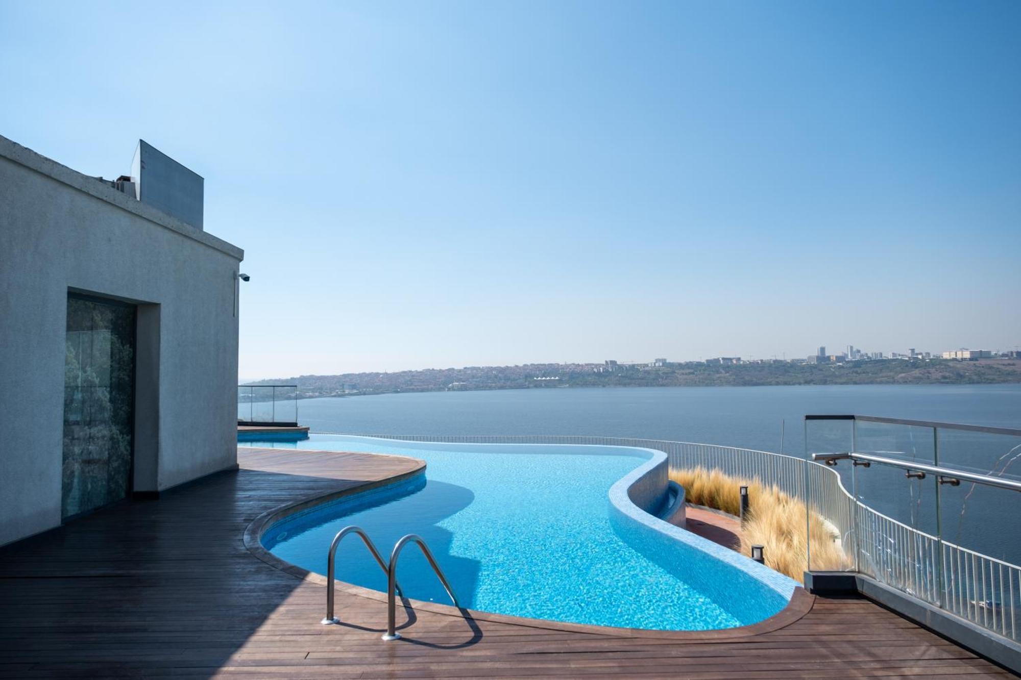 Golden Stones House Sea And Lake View Istanbul Bagian luar foto